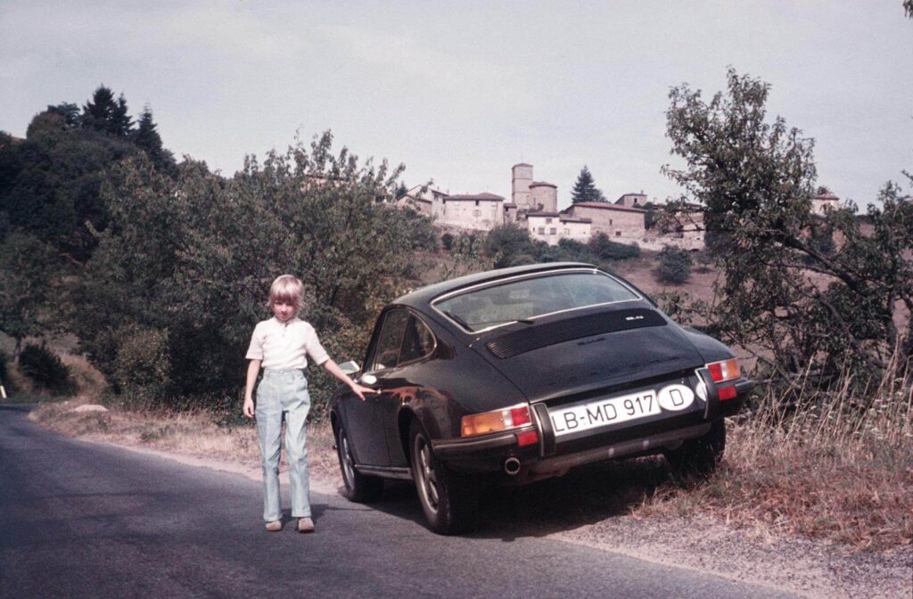 Oliver Mezger in front of his father's wine-red 911 S.